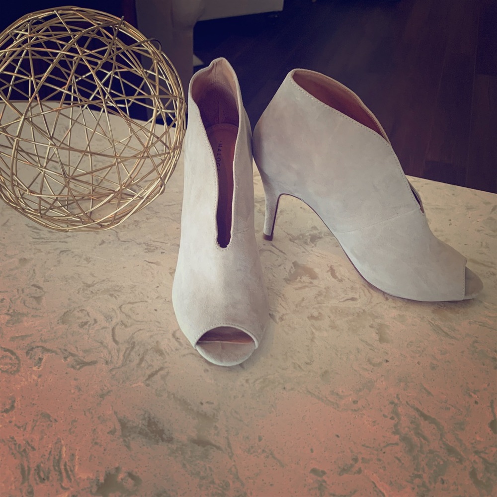 Halogen peep toe booties,7.5,gray,NWOT,3 3/4” heel